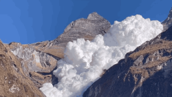 An old Nepal cloud avalanche video goes viral, again